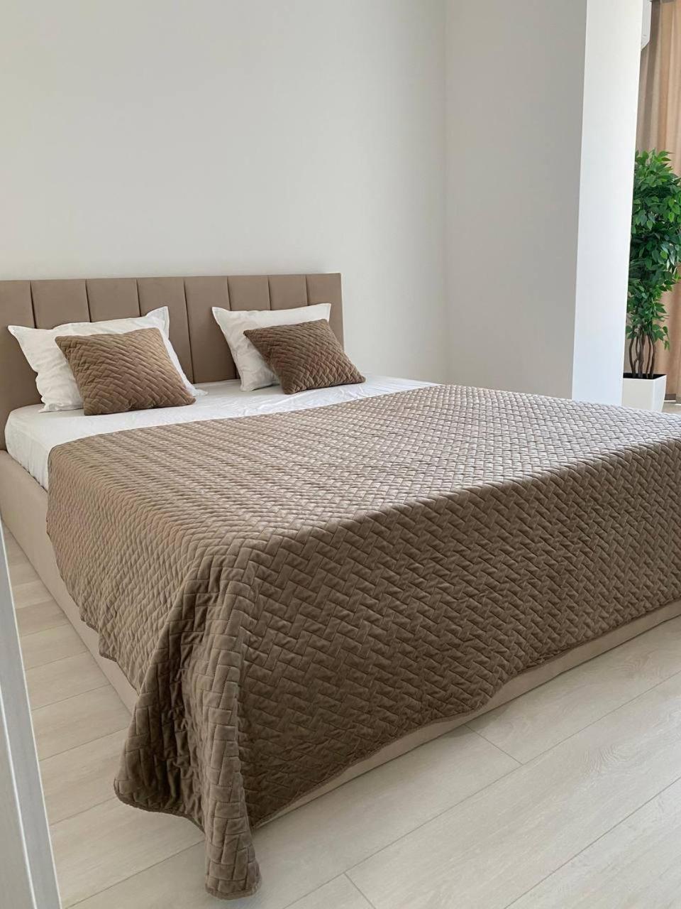 Atlant Luxury Big Family Five Apart On Golovna Поряд З Тц Депот Wi Fi 24 На 7 Chernivtsi Exterior photo