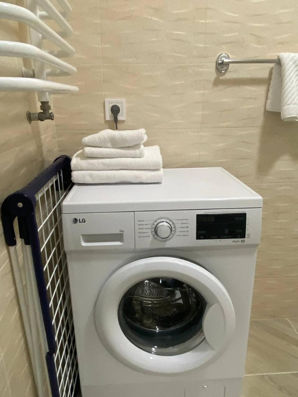 Atlant Luxury Big Family Five Apart On Golovna Поряд З Тц Депот Wi Fi 24 На 7 Chernivtsi Exterior photo
