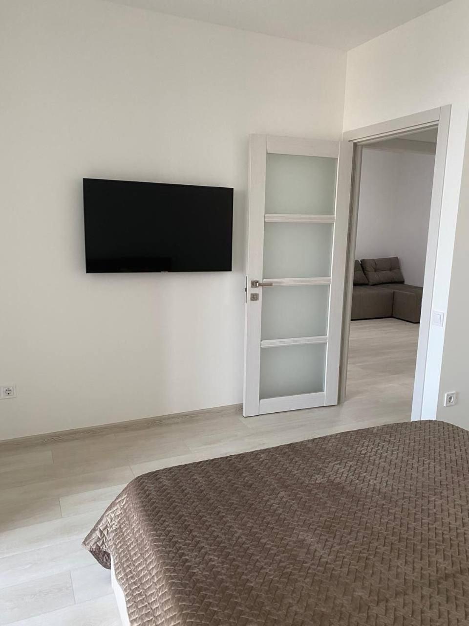 Atlant Luxury Big Family Five Apart On Golovna Поряд З Тц Депот Wi Fi 24 На 7 Chernivtsi Exterior photo