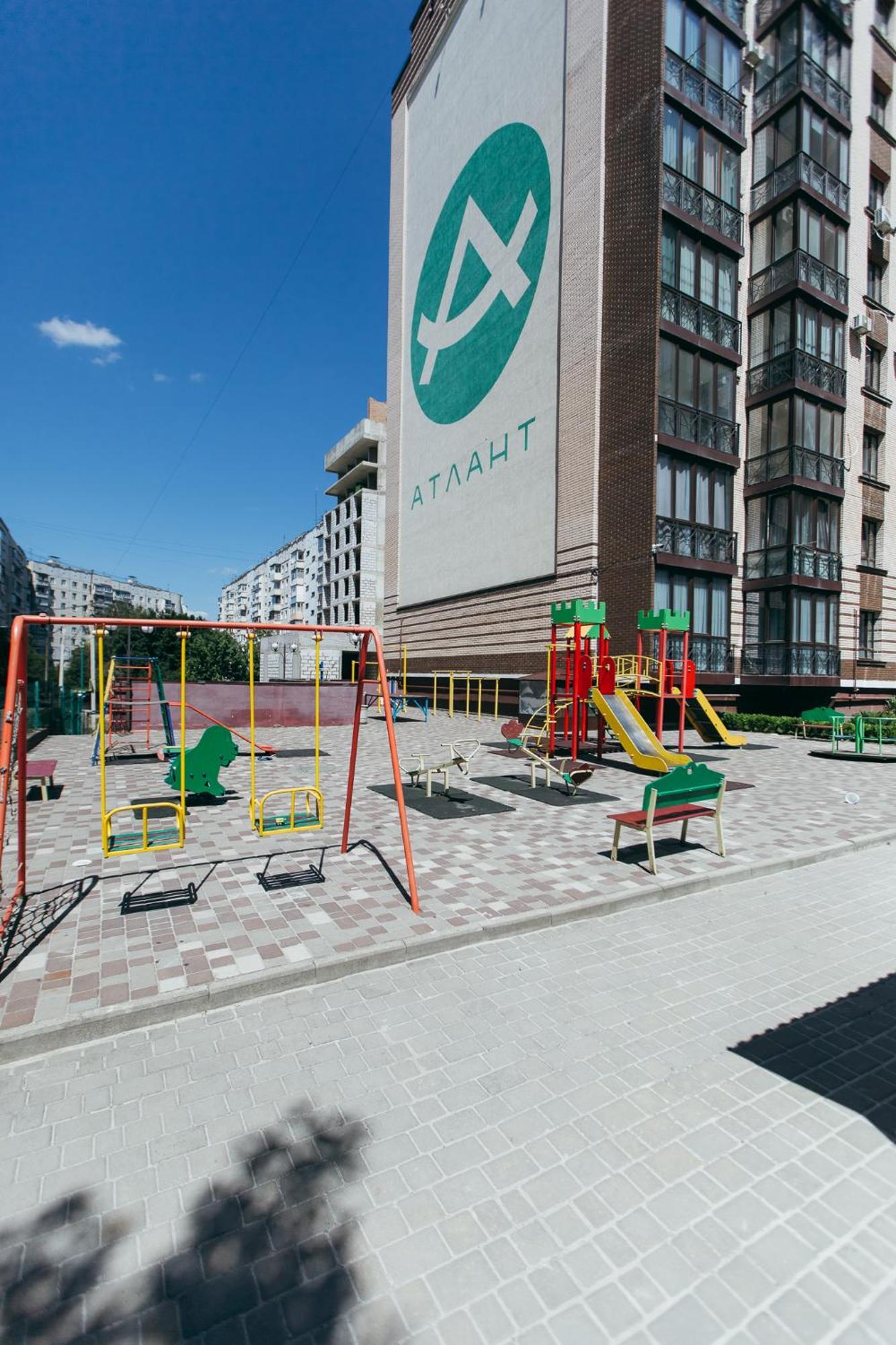 Atlant Luxury Big Family Five Apart On Golovna Поряд З Тц Депот Wi Fi 24 На 7 Chernivtsi Exterior photo